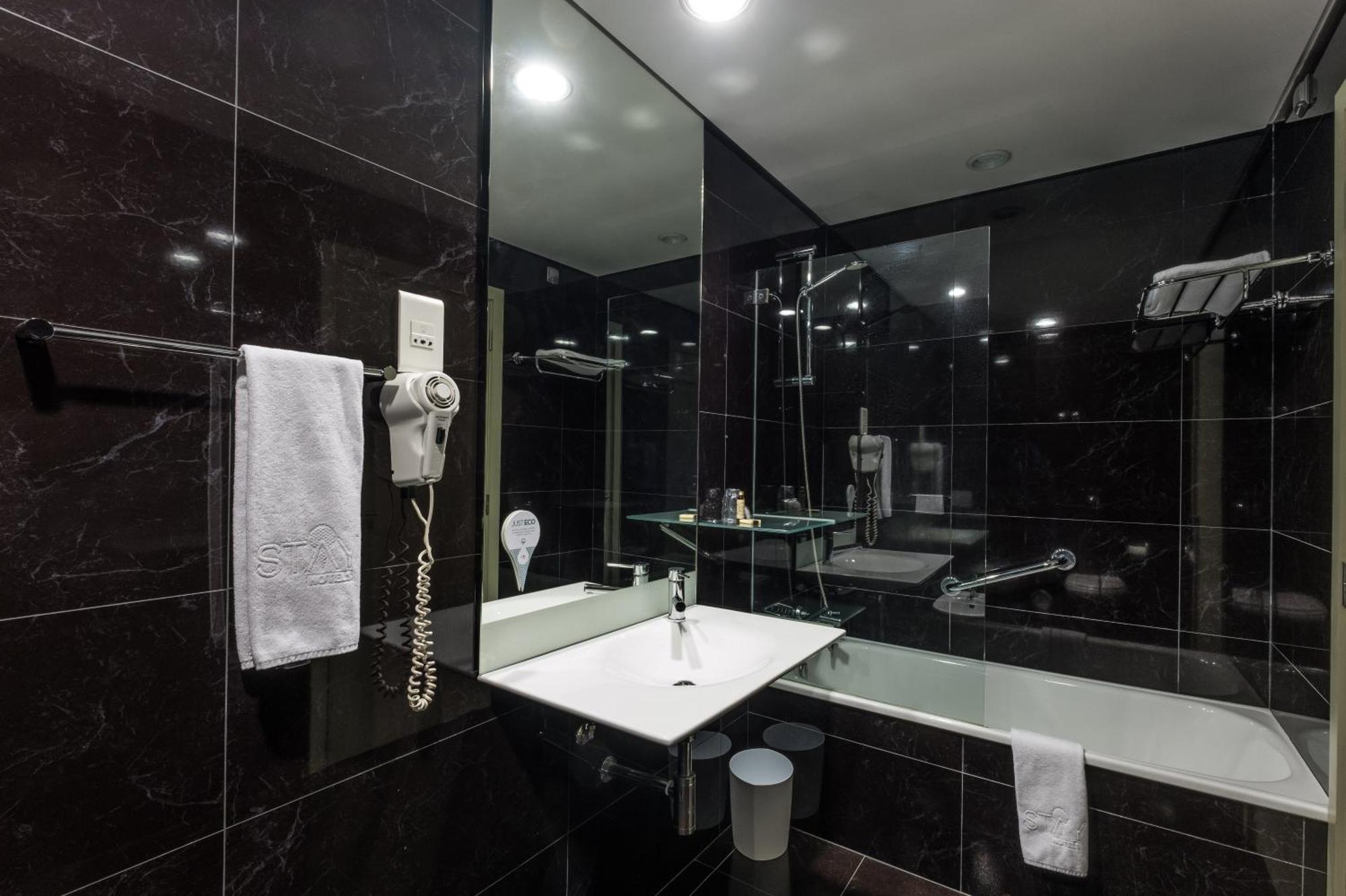 Stay Hotel Guimaraes Centro Exteriör bild